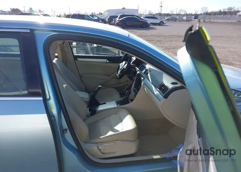 2012 Volkswagen Passat 2.5L Se z USA, uszkodzony, nr VIN 1VWBH7A33CC020813